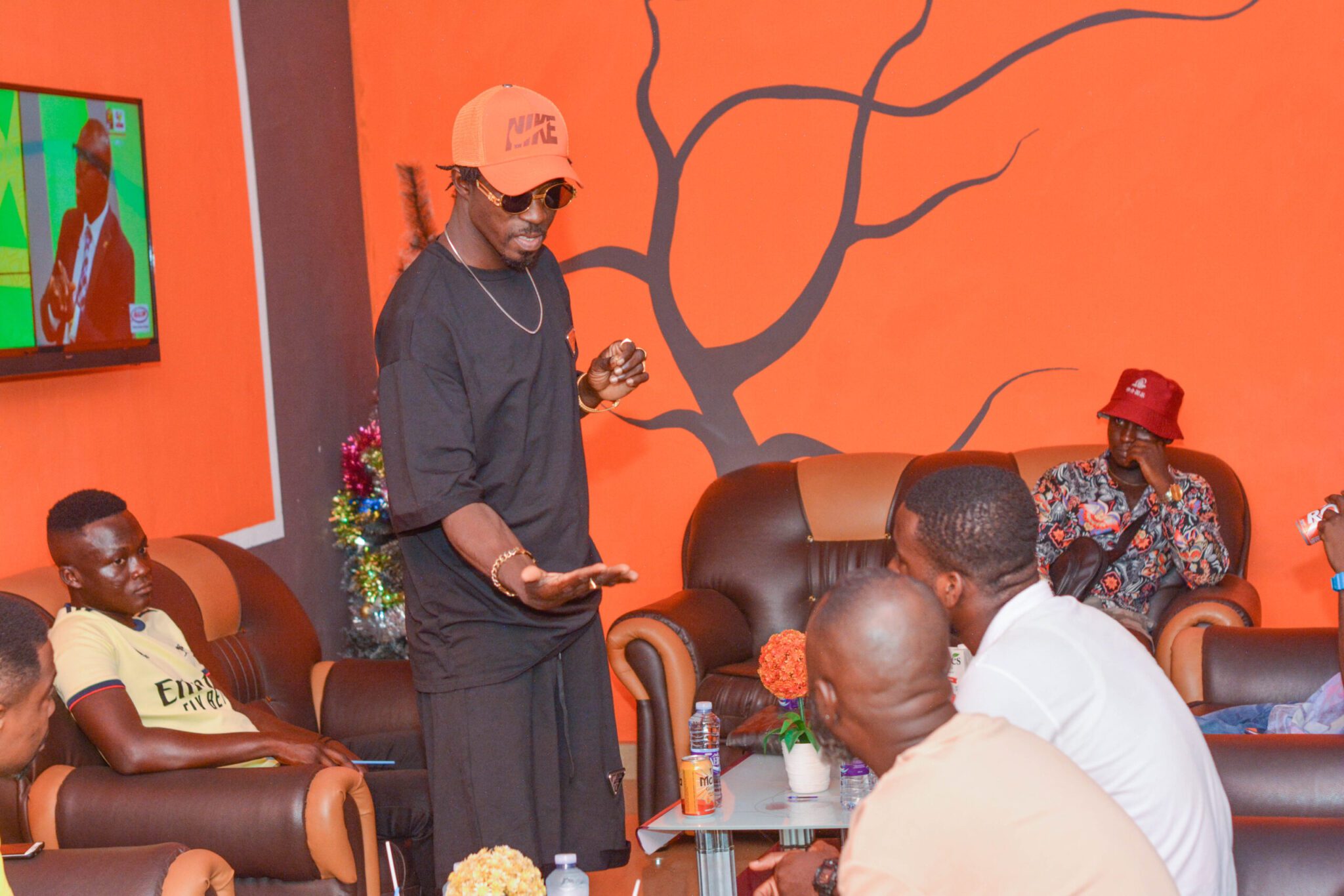 Cross Asennua and his team holds a private meeting with Western Region DJ's on his upcoming Ep